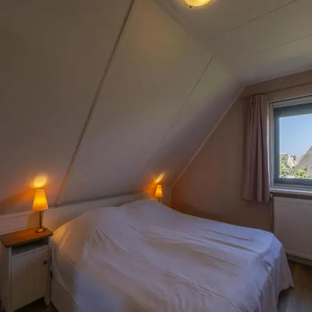 Atmospheric Detached Near Holiday home *