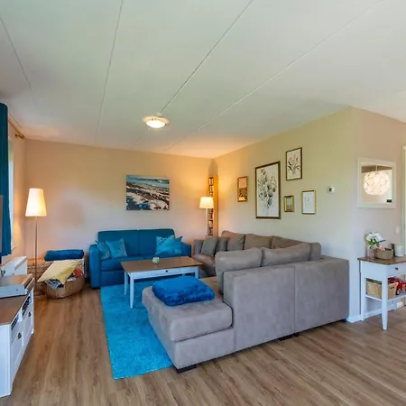 In Julianadorp Near Дом отдыха *